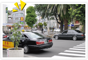 改札北口を出て左手に当院が見えます。